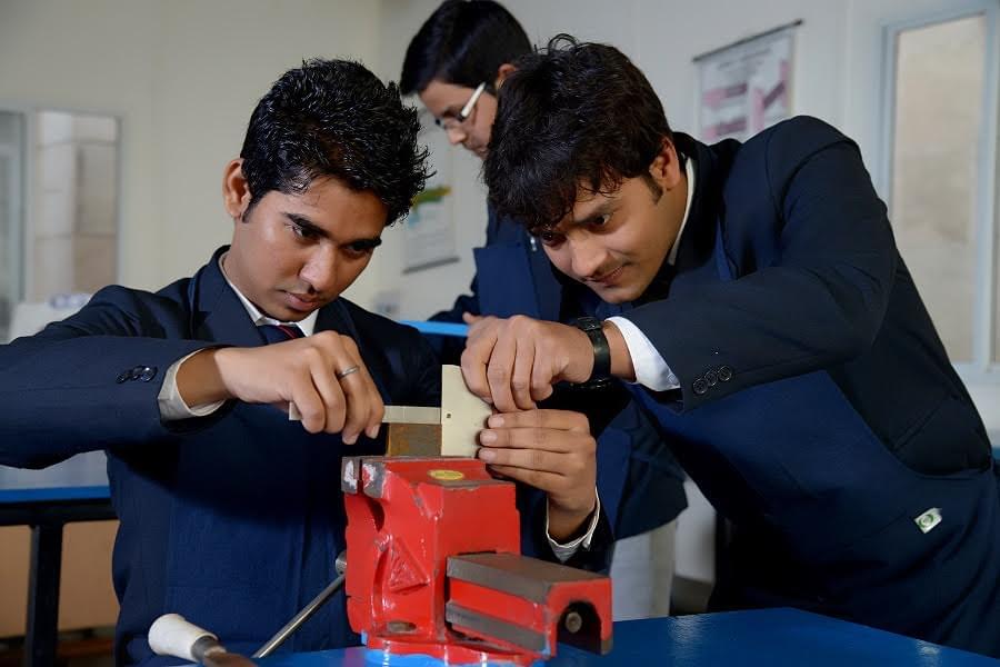 Mangalmay Institute of Engineering and Technology Greater Noida Laboratory photo 10